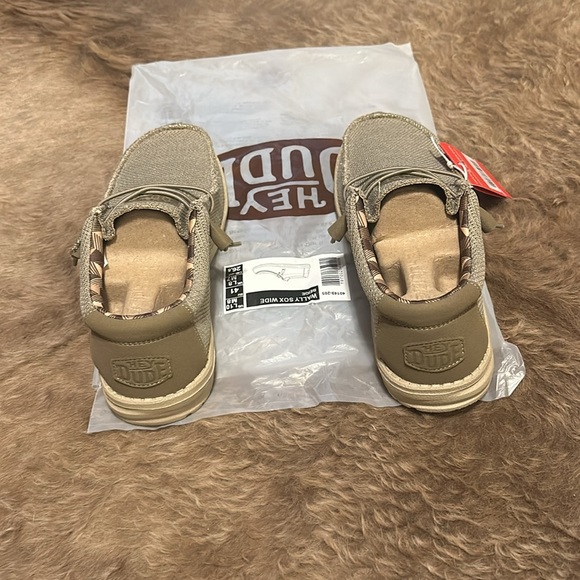 Hey dude wally Sox - Picture 3 of 4